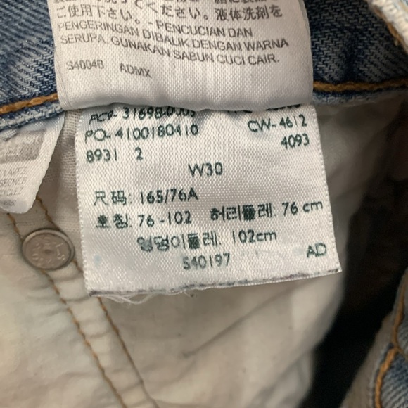 Levi's 501 button fly Blue Jean Shorts with Distressed Hem - Picture 5 of 5